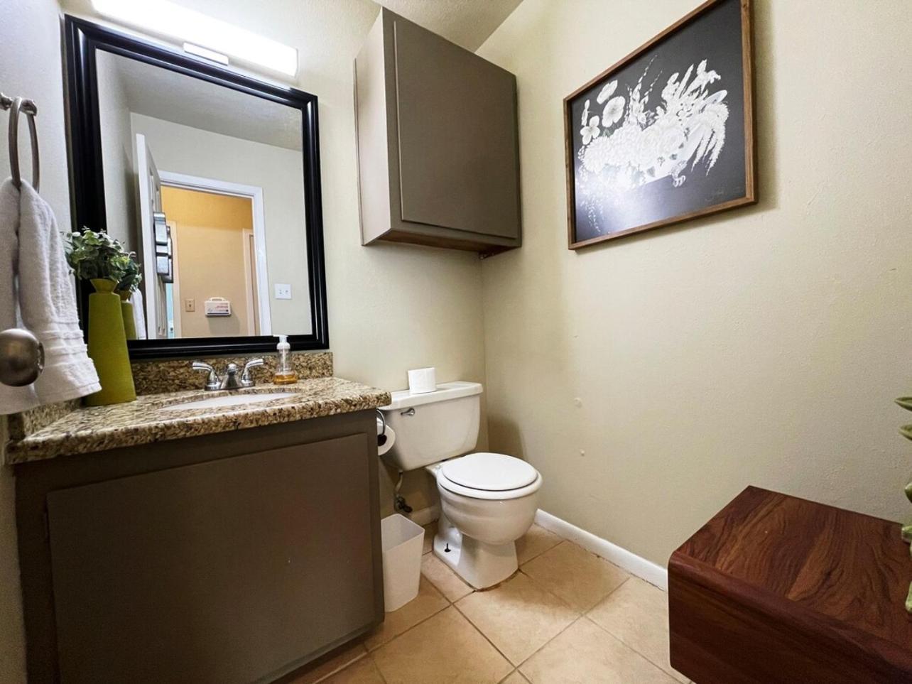 Cool & Comfy Condo! Family Friendly! College Station Eksteriør bilde